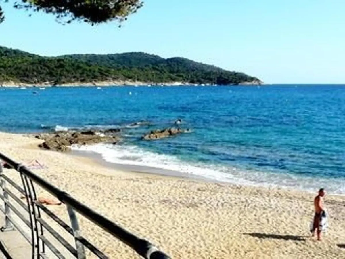 Mas Avec 3 Chambres, Jardin, Piscine, Tennis Et Proche Plage A La Croix-Valmer - Fr-1-100-152 Γαλλία